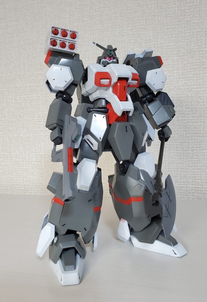 明るい色が好きなので、紺色→白に変更して、武器を足しました。