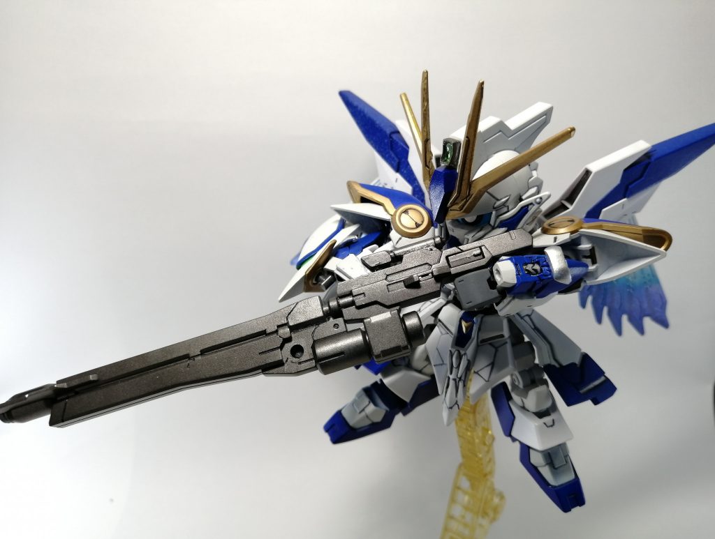 ロングバレル。ジンクスのロングバレルに、バスターガンダムの細い方の銃口を取り付け。取り付け軸が短くてめっちゃグラグラします(笑)