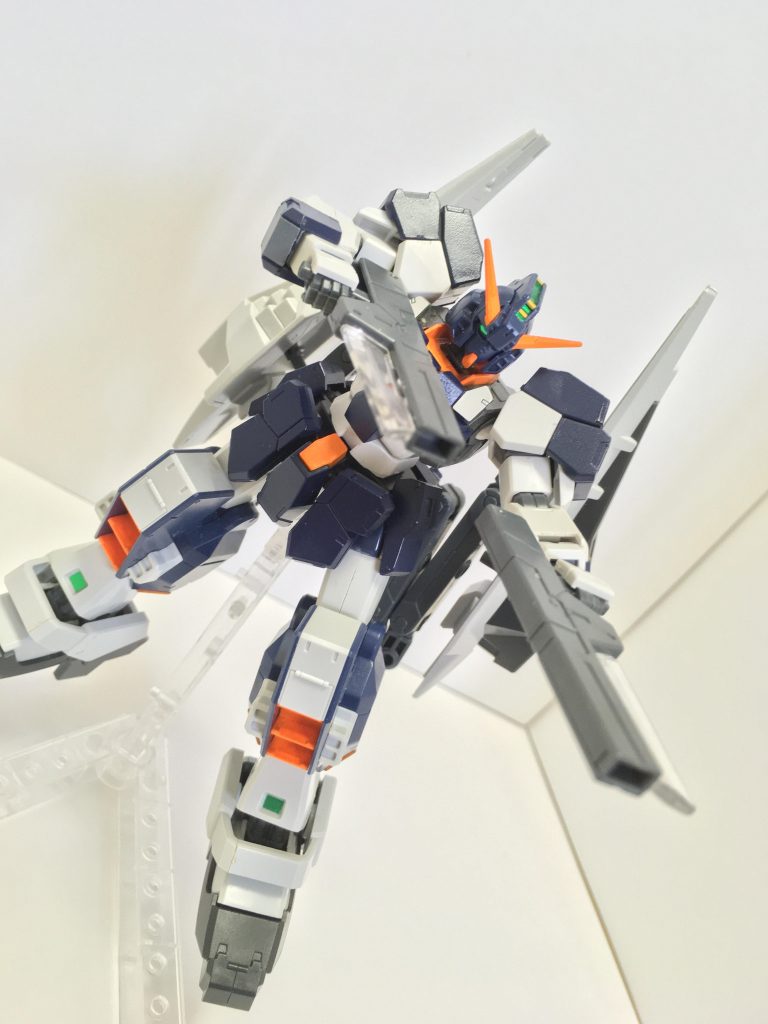 GNピストルビット本機の主武装。底面にブレードを搭載しており、近接戦闘にも対応できるように設計されている。また、ビットと名称にあるように遠隔での操作も可能となっている。