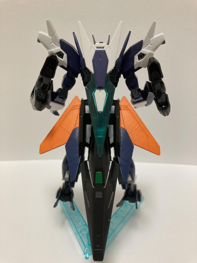 プルトナインガンダムエクストラ・プラネッツシステム、プルートアーマーとコアガンダムがドッキングした,紺桔梗のボディーカラーと大型ビームブレイドが特徴的な対戦艦・対MA仕様の機体。