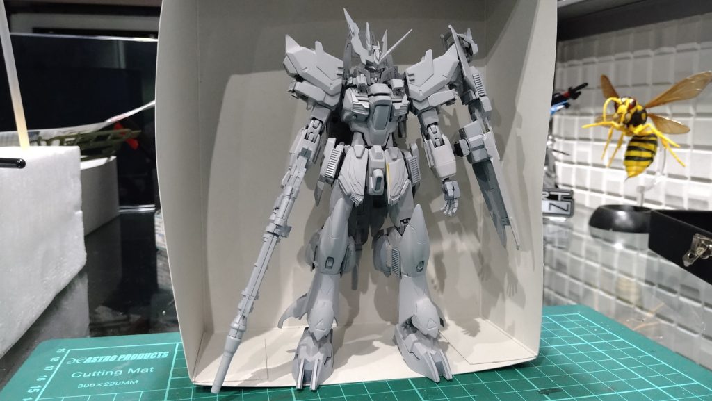 水性サフ吹いたけど、ガンダムマーカーエアブラシ塗装の場合必要ないんじゃ・・・?