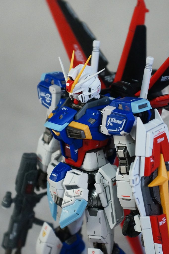 RGはよく動くのでポージング難しいです。