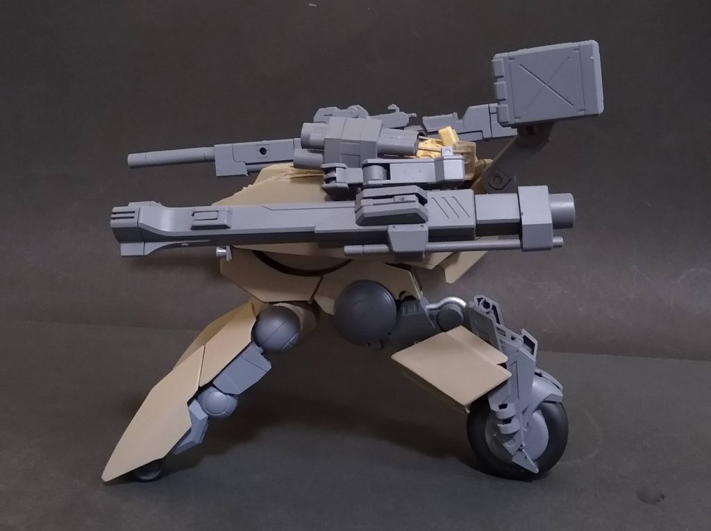 横からリアのタイヤ、アーム関係はトリニティバイクです。