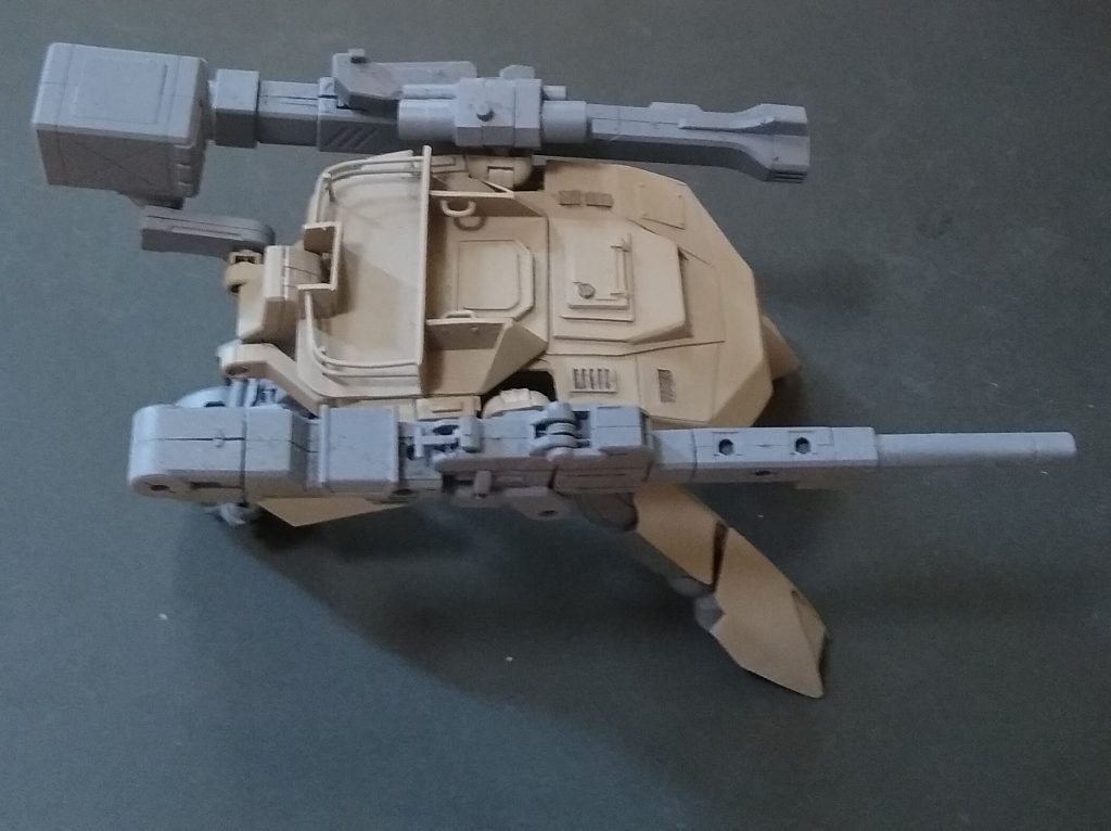 上から主にプラ板でハッチなどを作っています。