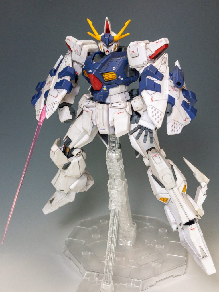 この状態だと、若干アクションが可能に。サーベルは手持ちじゃないんですね。