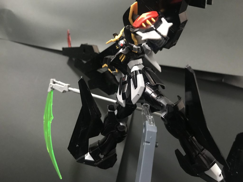 後ろのバインダーはサバーニャビット！