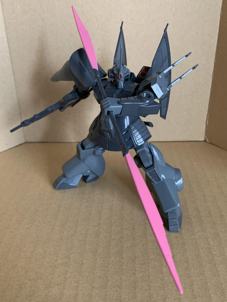 ディジェ、プロポーションはなかなか良い感じ。作っててなんとも懐かしい感じになりました。ビームサーベルは赤と白を適当に混ぜて塗りました。グラデーションはやった事無いので無しです。