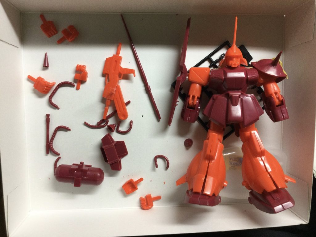 組み立て終了後、早速塗装に取り掛かりました。