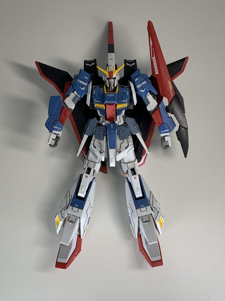 リバイブ版Zガンダム全体的にトーンを落とし、ディテールはRGを参考に筋彫りやプラ板追加をしています。