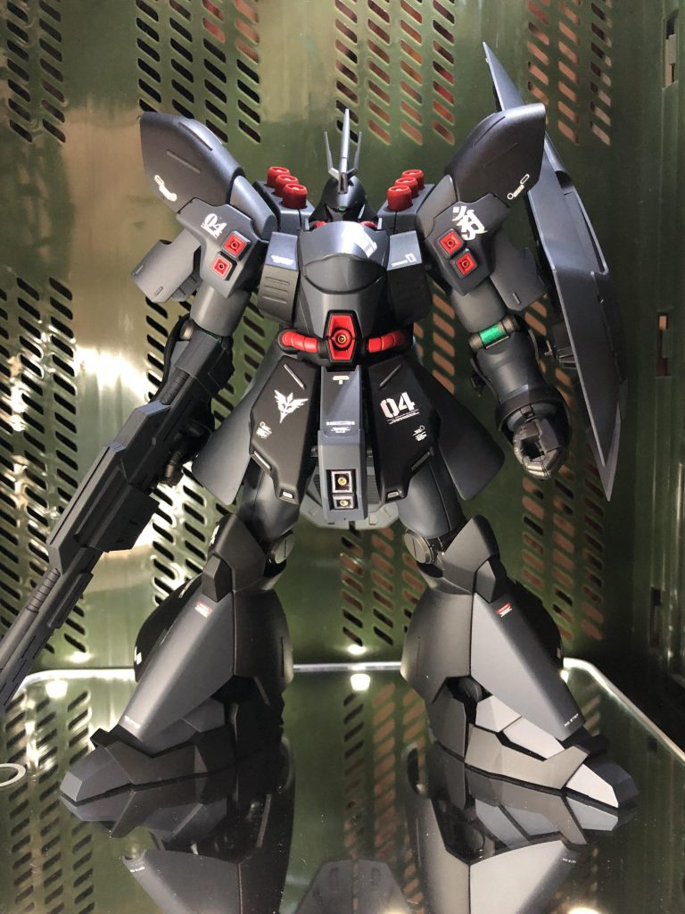 黒いサザビー–5枚目/制作者：真樹京介