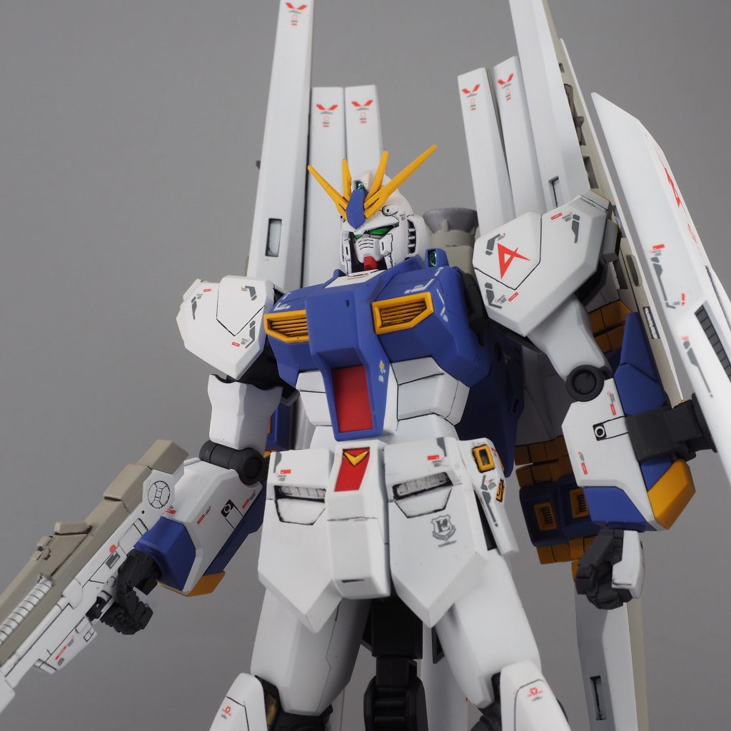 基本はファンネル6基。装備するとスタンド必須になるのはやむを得ません。