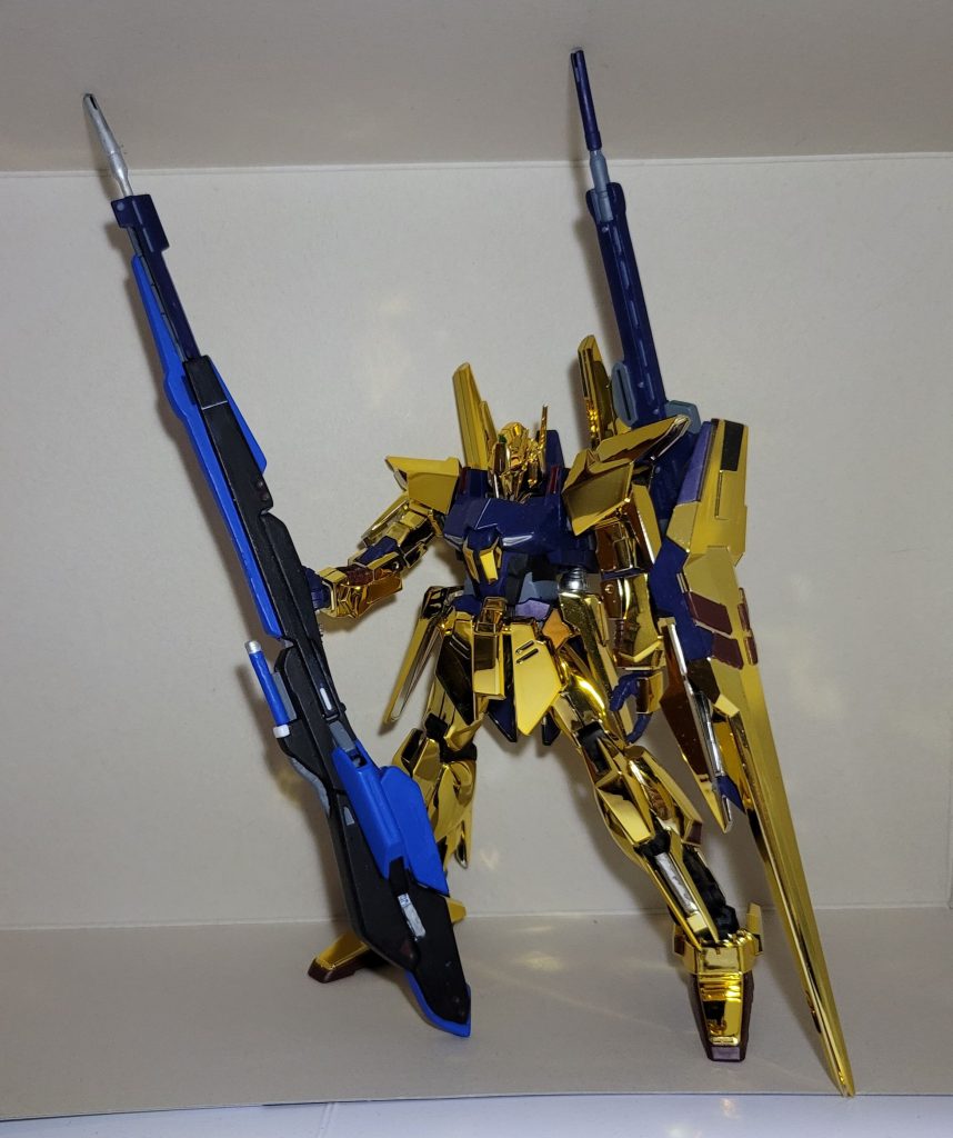 キットそのままでもビームライフルは左バインダーにマウントできます塗装はフレーム部分を紺・グレー・黒で塗り分けしました紺はファレホのダークプルシャンブルーで塗ったけど何故か目で見る時は紫寄りな感じがします(写真だとちゃんと紺に見える不思議)