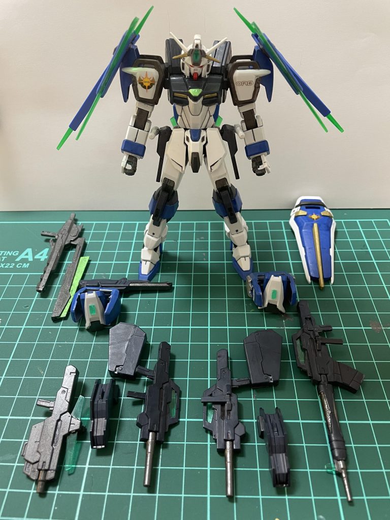 追加装備をパージするとこんな感じです。武装一覧ビームライフル、ビームサーベル×2、イーゲルシュテルン×2、ビームピストル×2、グレネードランチャー/ビームシールド発生装置×2、ビームサブマシンガン×2、ビームアサルトカービン、ビームスナイパーライフル、シールド、ソードビット×4、シヴァ、ミサイルポッド装備無しはデュエル感があってお気に入りです!