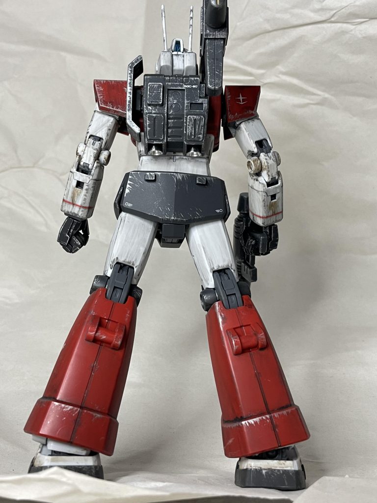 バックショット。こう見るともう少しデカール貼って密度感出した方が良かったですね。バーニアは頻繁に取っ替えるだろうと思ってあえて何もしていないのメタルパーツを付けましたが、メチャクチャ浮いてしまいました。