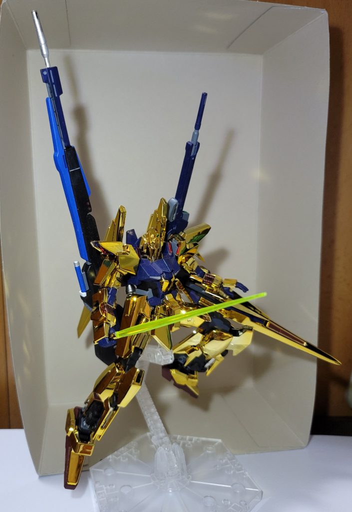 ビームサーベルです2本ありますが左の持ち手がないので1本しか持たせません改造すればいい話だけど別にこの機体で二刀流したいわけでもないですし気にしないことにしました