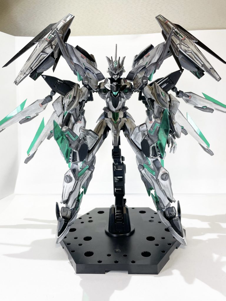 通常形態   イデアモード本機は状況に応じたモード切り替えが可能であり、このイデアモードでは攻撃力、機動力、粒子消費効率が高水準で安定した形態となっている。