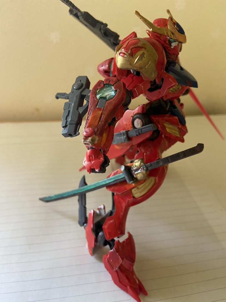 見づらいかもしれませんが、GNドライブはバックパックに取り付けています、GNドライブの色に合わせてバルバトスルプスの色も赤くなっています