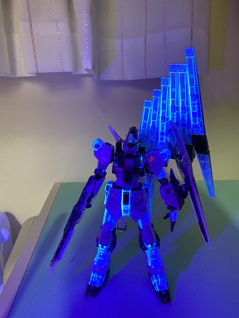 UVライトで発光します✨