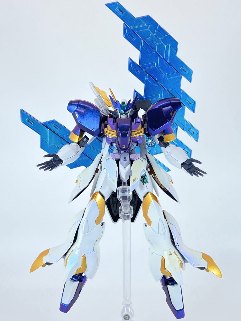 ブルームーンガンダムコアガンダムノヴァがムーンガンダムの能力を再現したブルームーンアーマーとドッキングした姿。