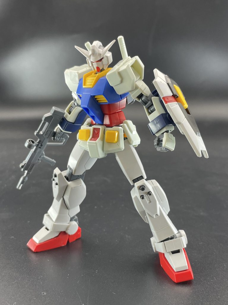 素組み。これだけでも色合いもほぼガンダムで、連邦系(連合系)の角ばったデザインが多いのでまとまってると思います。1000円チャレンジとしてはここまでなのですが、ここから塗装をしていきます。余りにもガンダムの印象が強いのでガラッと雰囲気を変えたいですね。