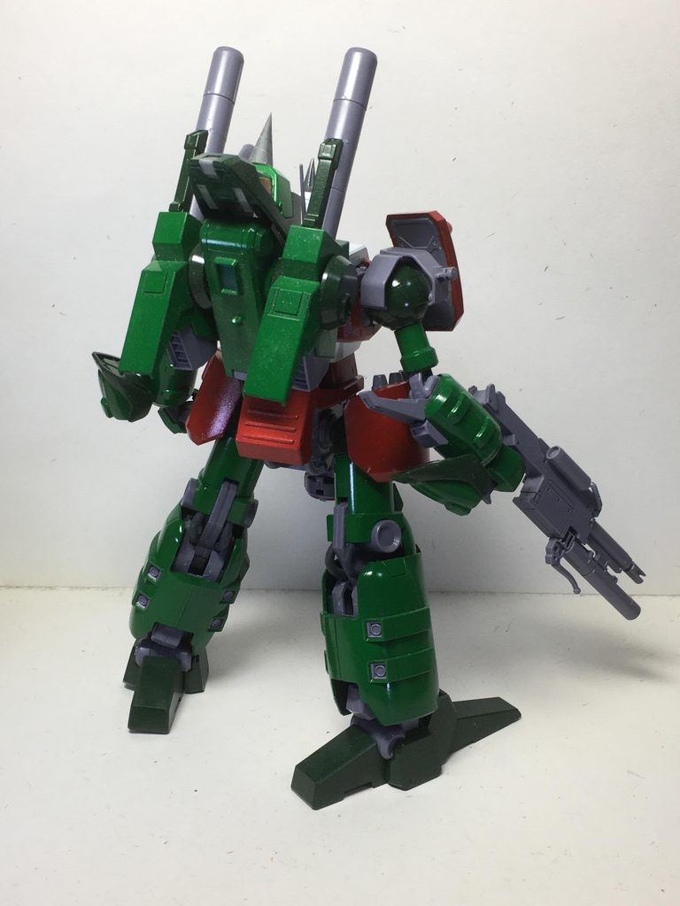 リアはこんな感じ。本機でも変形は可能ですので、後に紹介。