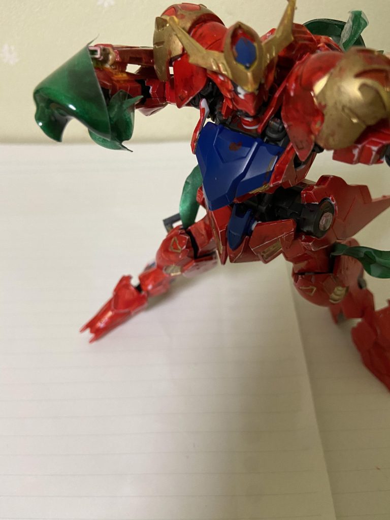 GNインパクト、戦闘中偶発的に編み出された技高密度のGN粒子を拳に集中させて放つ打撃、強力な一撃を放てるが、バルバトスの腕が威力に耐えきれず破損してしまった。