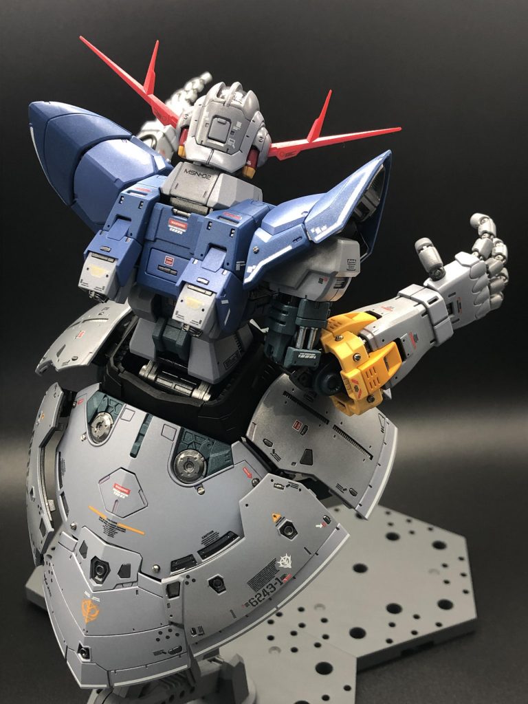 背面2 くどくならないレベルでデカール、メタルパーツ、穴あけによる情報量アップしてみました。前向きに飾ってると見えないのが残念