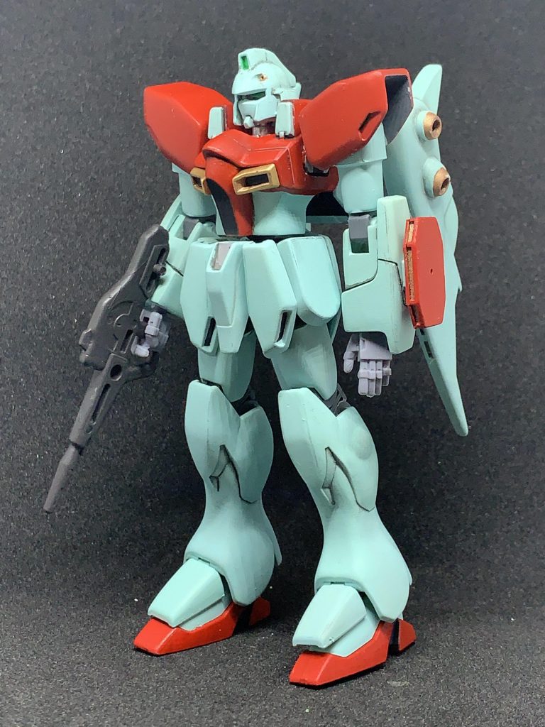 一部間接の改造、色変えのみの単純かつ安直な改造。いわゆるジムカラーで塗装。この独特のうすーい緑?水色?のかかった白の調色のためだかに完成がかなり遅れた。宇宙世紀153年……この色を知っている人は老いているな!?