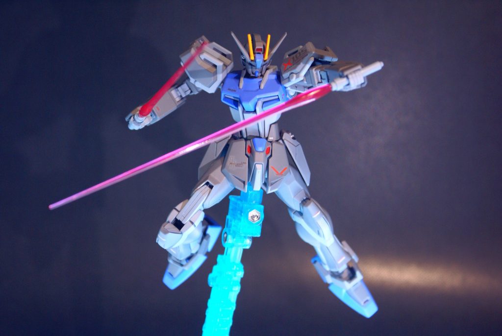 ストライク本体は、アーマーシュナイダーの部分をダガーLの物に変更をしています。