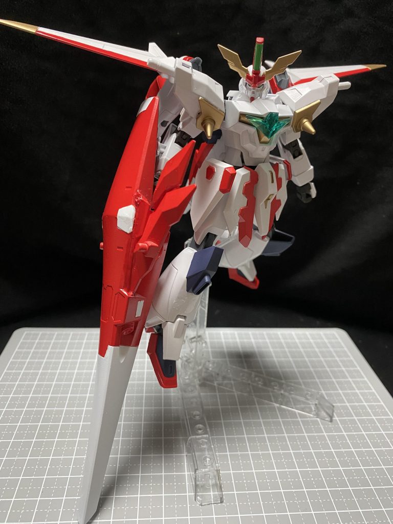 元機体がセイバーガンダムなので、飛行能力もあります。加速からのランス突貫が最大の武器。