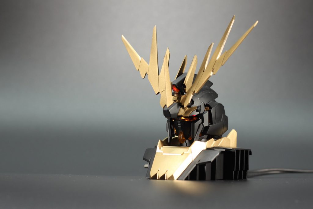 見にくいですが、LED仕込んでます。