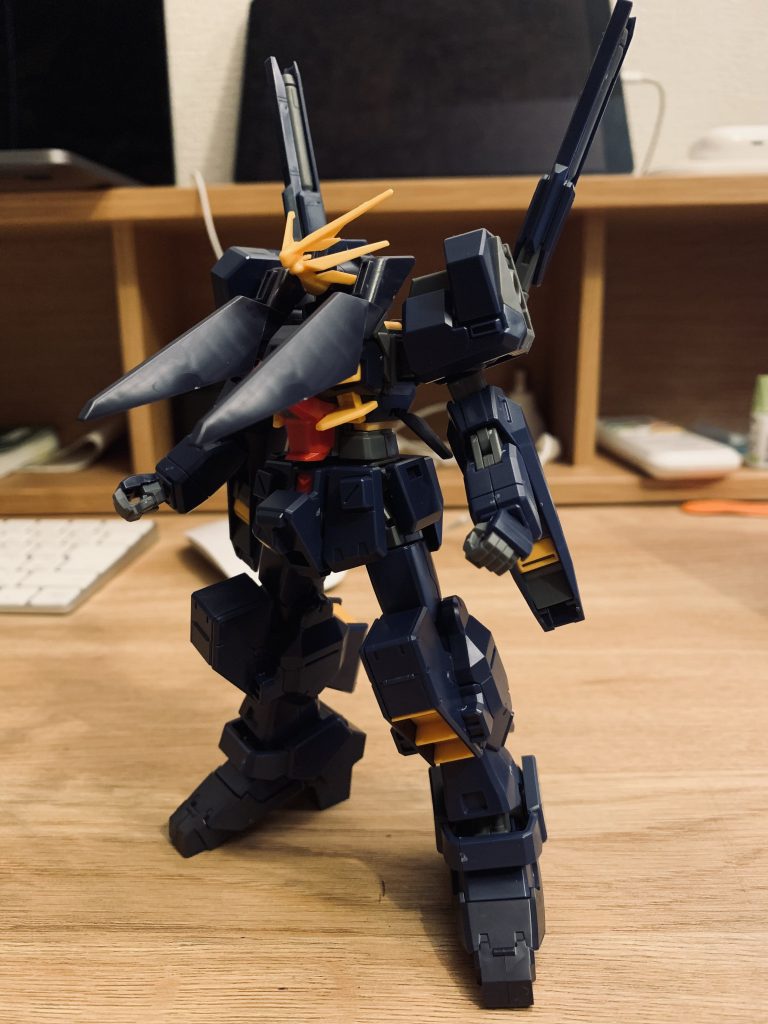 加工前の状態。着膨れが過ぎる、頭埋まっとる。このせいで作るモチベーションが起きず5ヶ月くらい積み。しかし最近になってバルバトスで延長加工にトライしたのがきっかけで「コイツも延ばしたら好きな感じになるかも!」と、むしろワクワクしながらスタート。