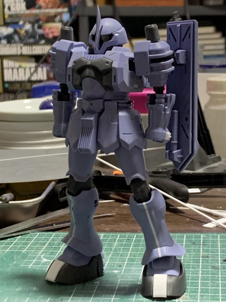 脚は1mm、前腕は0.5mm増してます爪先が淋しかったので、1mmプラ板でドムっぽく(ツィマッド繋がり)