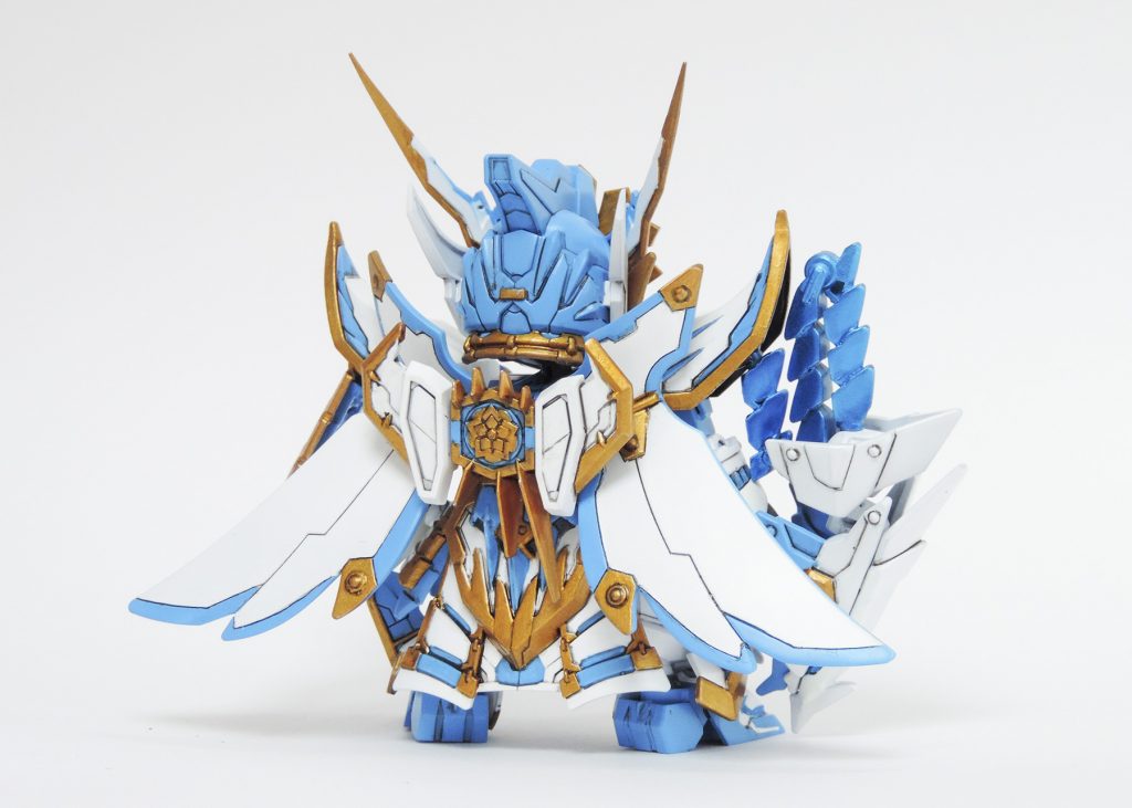 魔王感の強い信長のマントは、三国伝の曹丕の物を少しだけ改造した物に変更しています。