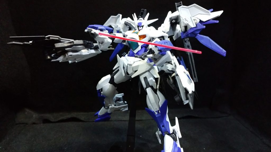 大型GNビームサーベル大型のビームサーベル。基本はガンダム形態時に使用される。スカイのビームサーベルも装備。