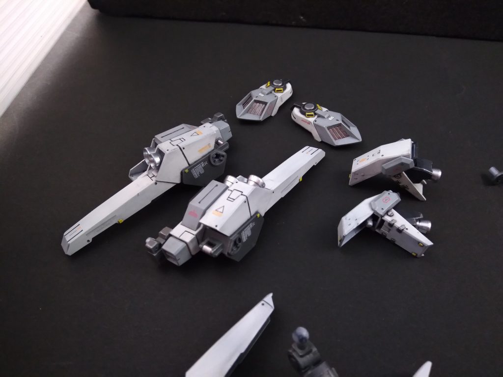 バックパックに追加した推力系のパーツは、ビルパのライトニングウェポンMKIIの物を使いました。このビルパなんにでも使えてほんとカッコいいですよね。探しても置いてあるとこ少ないのが悲しいですが…