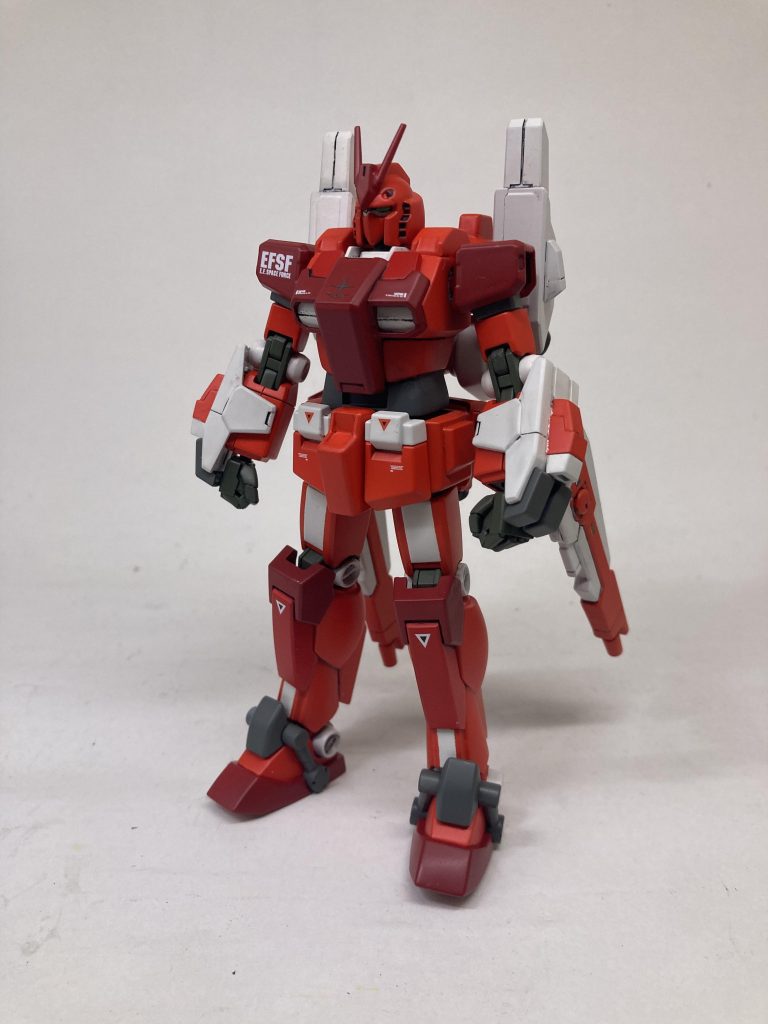 今回はあまり自分らしくないキットを使ってみたです。上半身が盛り盛りになりすぎそうで肩のバーニアを外してしまいましたがやるんじゃなかったと後悔しました。