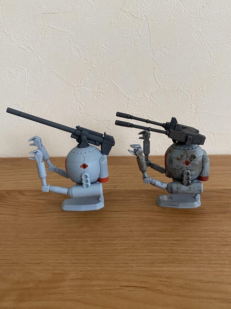 １８０ミリ低反動砲と2連装キャノン砲。