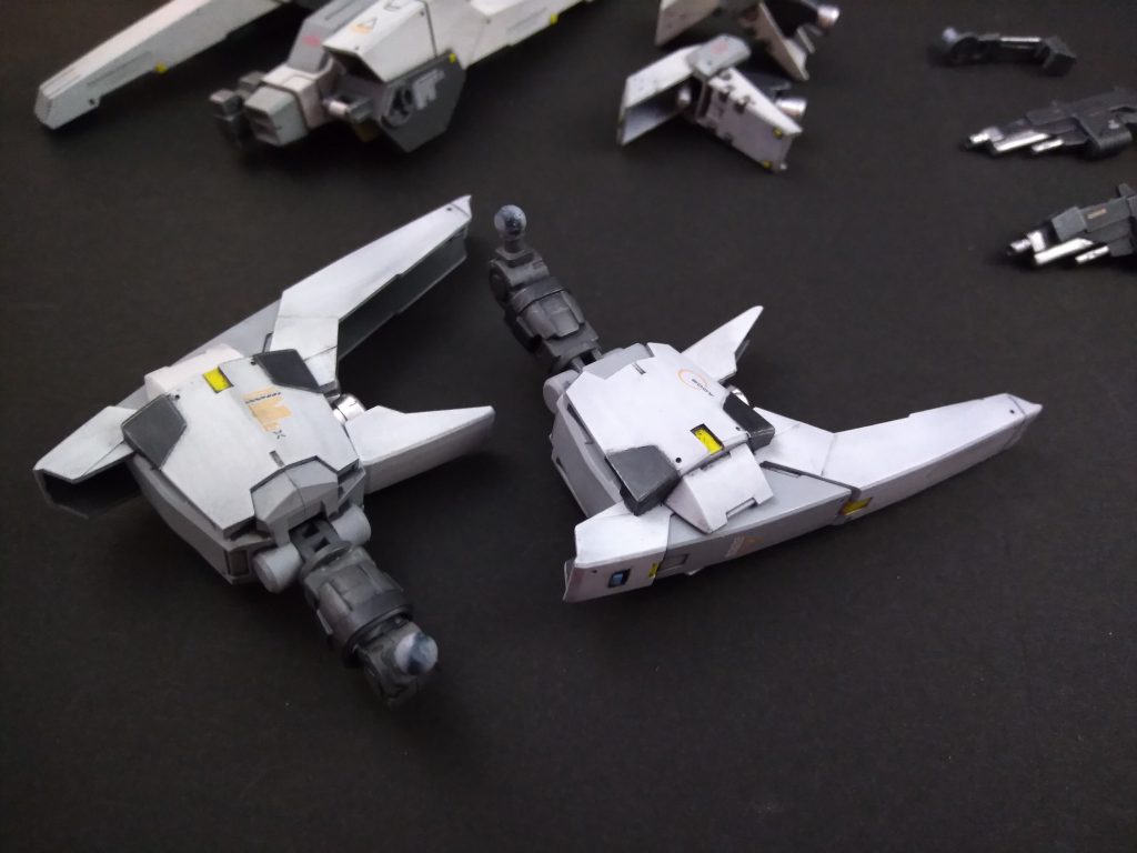 バーニアの接合部分には30mmの肩関節から肘までをまんま流用しました。30mmの肩を接続するボールジョイントがハイパービームサーベルのマウントのボールジョイントとまんま大きさだったのでとっても都合が良かったです。