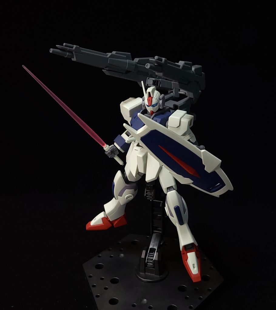 製作小話カメラアイの裏側のパーツはガンダムマーカーのシルバーで塗装してありますビームサーベルの刃はキットのものが長いと感じたのでユニコーンモードのユニコーンガンダムのものを使用していますスミ入れに使用したのはタミヤのスミ入れ塗料(ダークグレイ)です最後に撮影する際の背景には無反射植毛布を用いています最近になって購入したものですが反射が少なくて気に入っていますそれでは最後まで見ていただいてありがとうございました!みなさんも体調にはお気をつけてお過ごしくださいませ