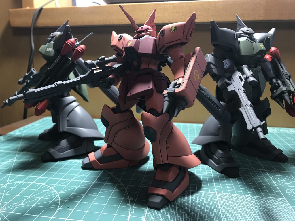 折角なので〝サイド6強襲部隊〟のゲルググJ3機で一枚♬なんか良い感じです♬やはり0080の機体はカッコ良いです♬あちこち雑ですが少しづつ精進します。