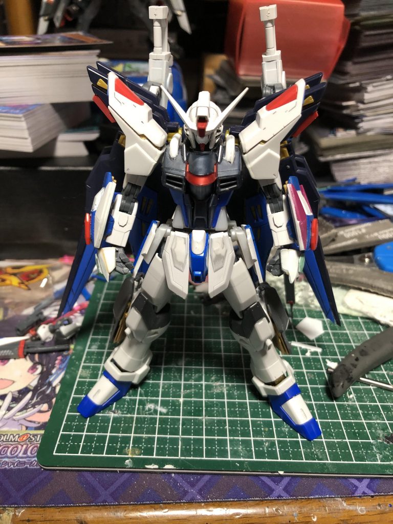 塗装前です。胴体はXをそのまま使いたかったんですがどうしてもサイズが合わなかったので仕方なくフリーダムの胴体をそれっぽくしました。