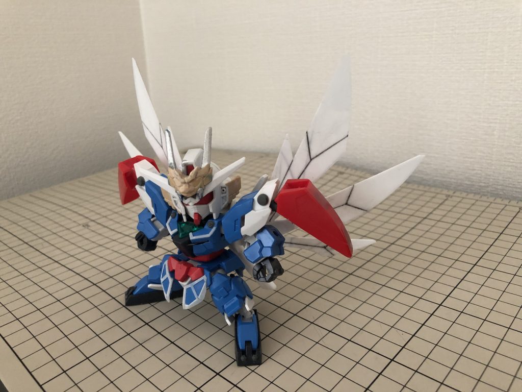 後は、翼にスジ彫ったり、色々な場所に市販のリベットパーツを貼ったり。この後、Gマーカーで塗装して、盾に紋章描いて完成です！モチーフは、惑星名繋がりで、SD戦国伝シリーズに登場する『武者荒烈駆主』と『新荒烈駆主』です。