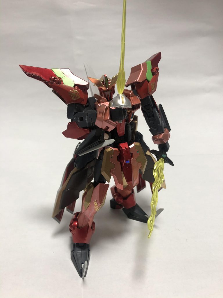 レーヴァテインビームレイピアは色を変更してジュエルシール貼りました麗騎士なのでサーベル風の持ち手も作って二刀流にサーベルの持ち手の丸いパーツはリーオーNPDの余ってる頭(笑)