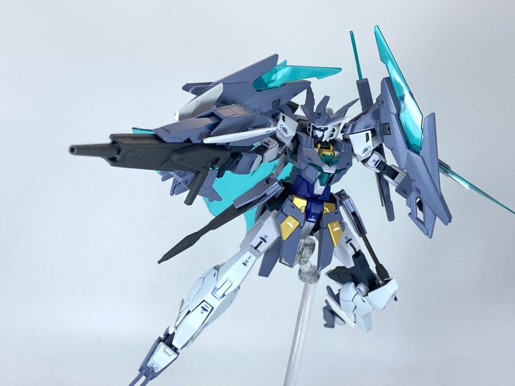 メイン武装はコアスプレーガンにバレルを追加したハイパードッズライフルマグナム改。