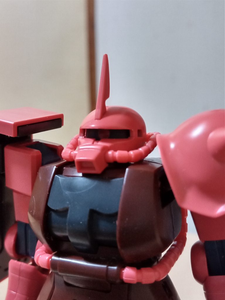 モノアイレール幅詰め、ランナーによるモノアイ、クビパーツ削り込みによる後方可動、肩軸のランナー化、シールドポリパーツ変更