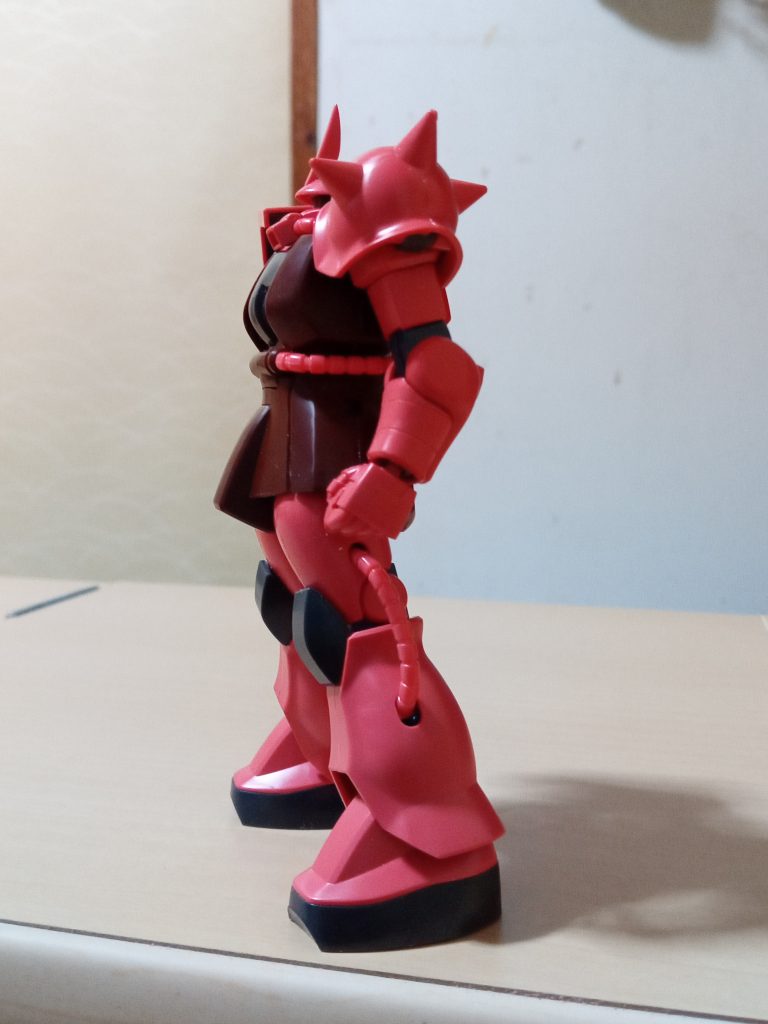 足の甲を削り、前方向への可動が増加しています。鳥脚気味に足がなり立ち姿がスッキリしたと思います。