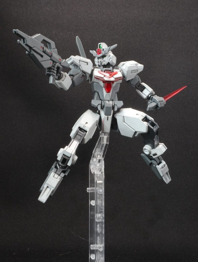 ポージング2コアガンダムⅡ、コアスプレーガンとコアビームサーベル構えて。