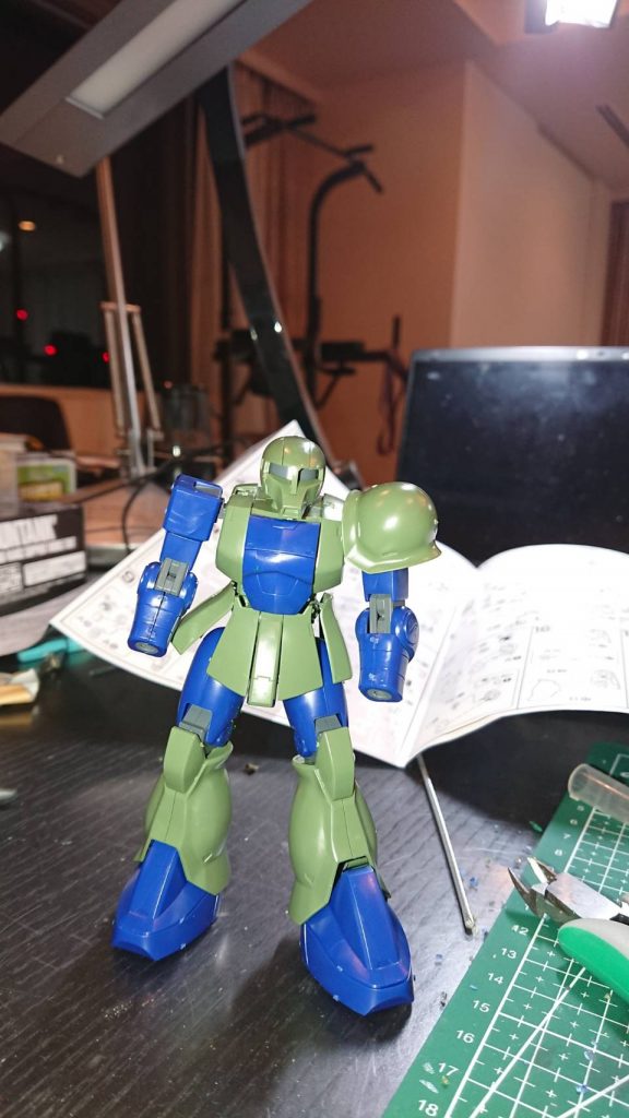 パチ組。新しいオリジンバージョンじゃなくて、シンプルなHGUCキットのほうです。