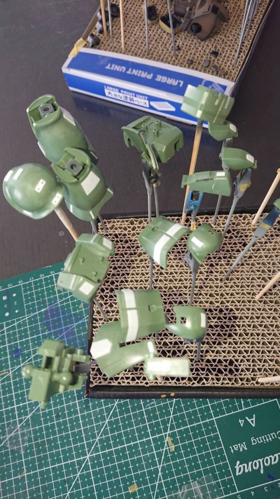 すじぼりが最初からきれいに入っているオリジンバージョンには自作ですじぼりしても勝てないので、プラバン加工でオリジンバージョンを越えられる格好良さができるようにがんばりました！